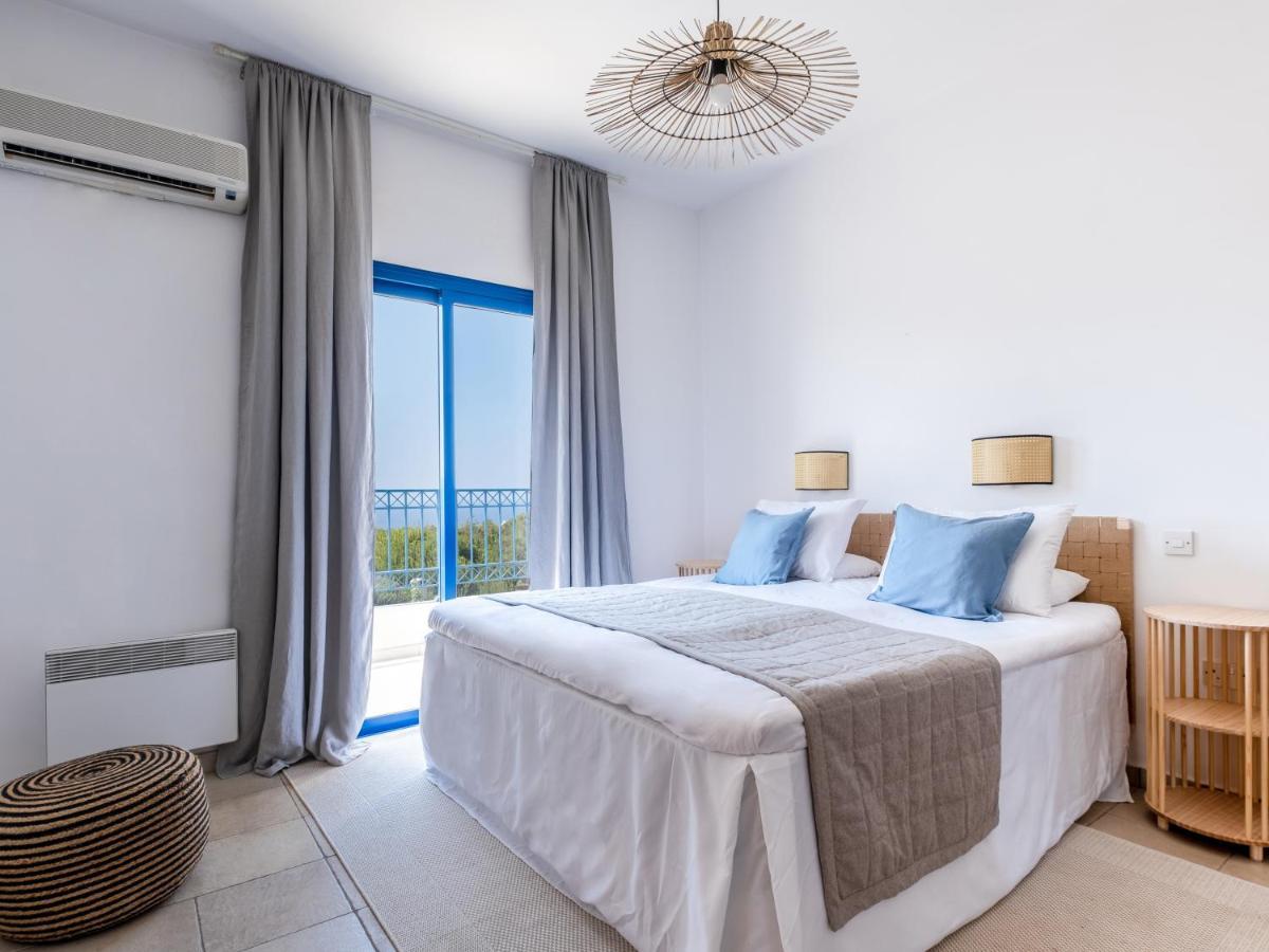 Sanders Azzurro Paphos