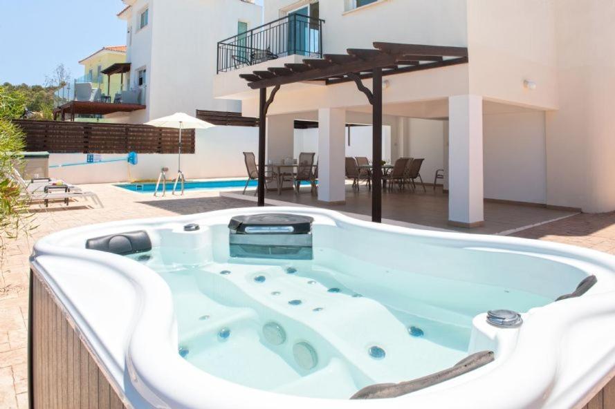 Ourania * Protaras