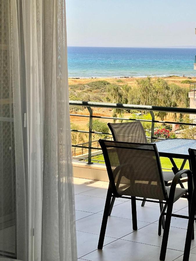 Peaceful Run-a-way By The Sea Apartment Vokolidha