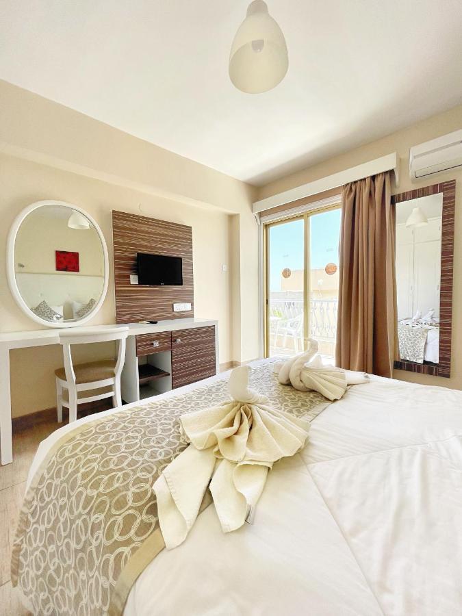 Antonis G. Aparthotel 2*