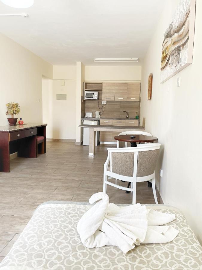 Antonis G. Aparthotel 2*