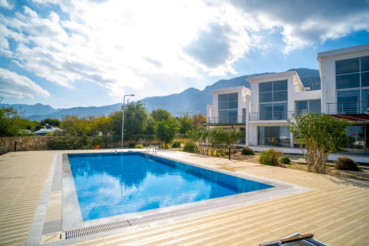 Spacious Three-bedroom With Sea View A3 *