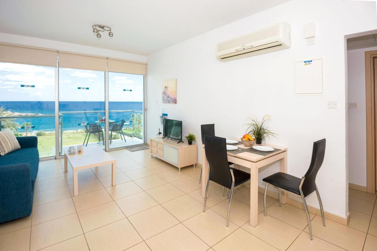 Gabriela - Coralli Beachfront Holiday home *