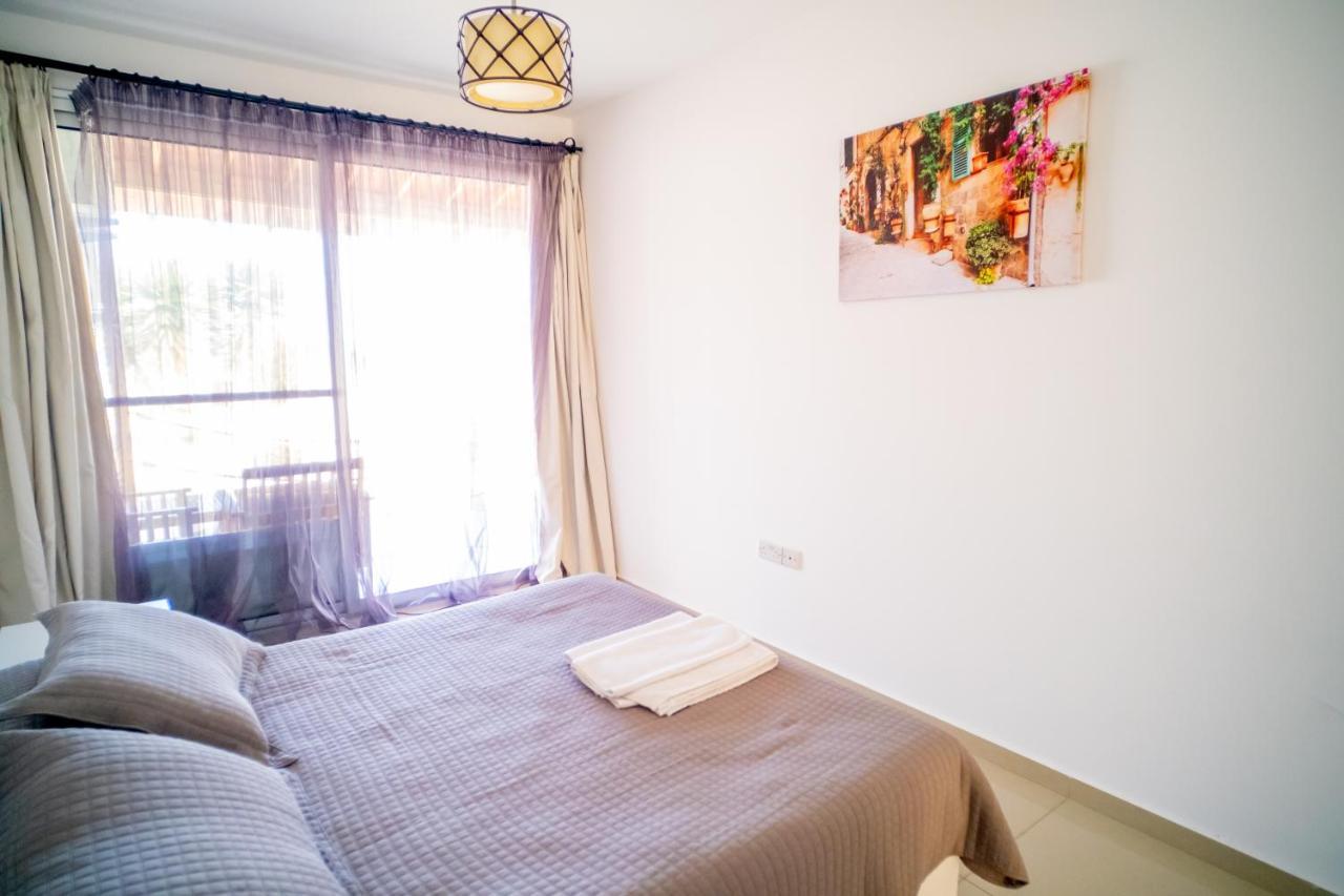 Spacious Three-bedroom With Sea View A3 *