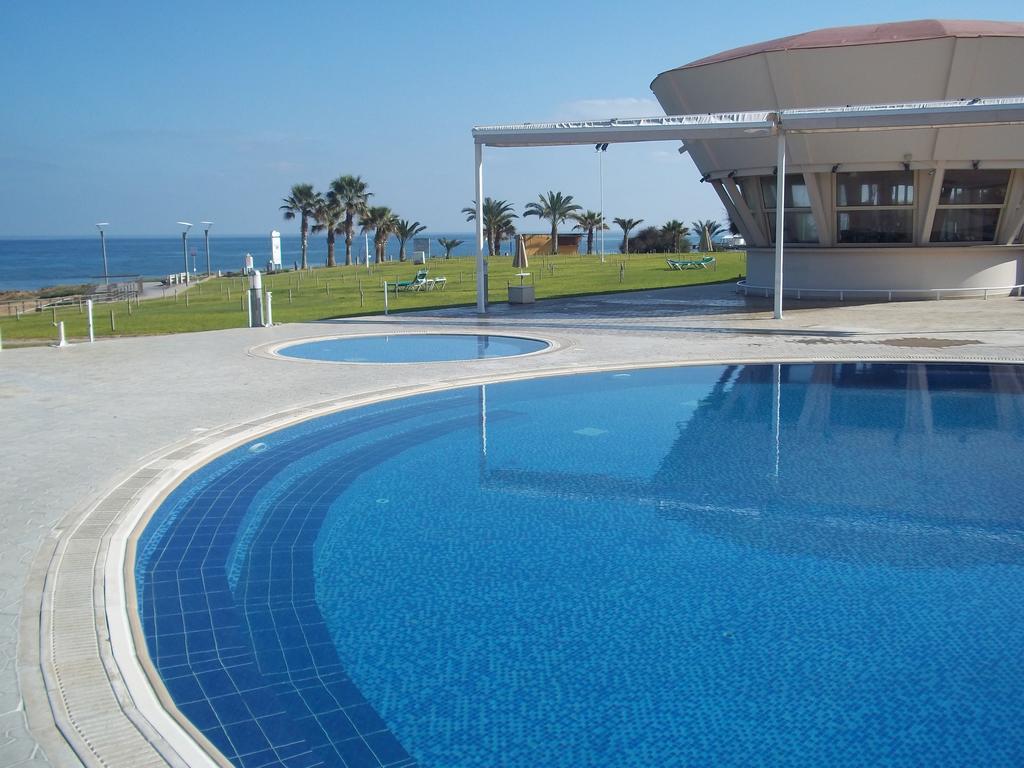 Wade * Protaras