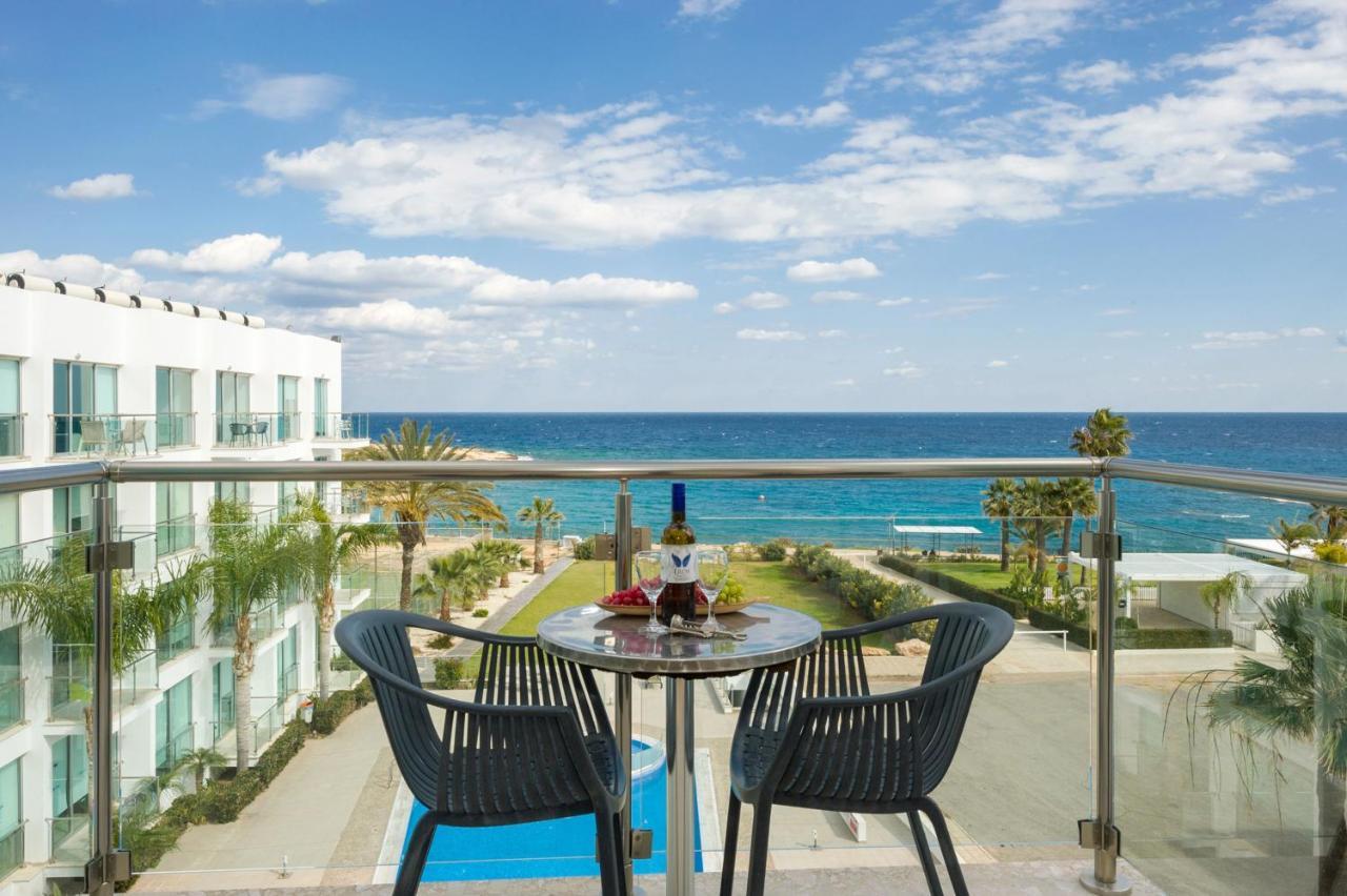 Gabriela - Coralli Beachfront Holiday home *