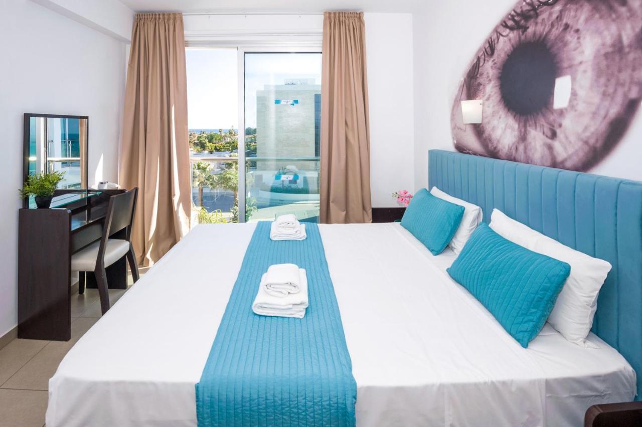 Sharon - Coralli Beachfront Holiday home