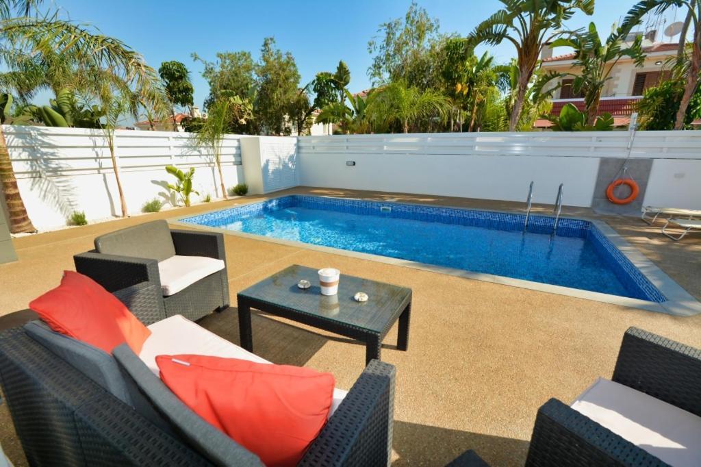 Mario - 2min Walk From Kapparis Paralimni