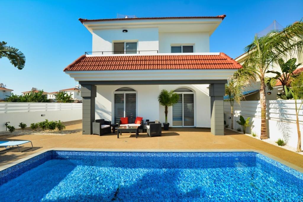 Holiday home Mario - 2min Walk From Kapparis Paralimni