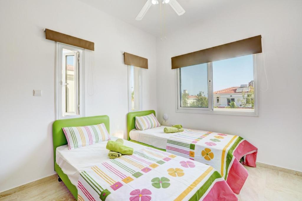 Mario - 2min Walk From Kapparis Holiday home Paralimni