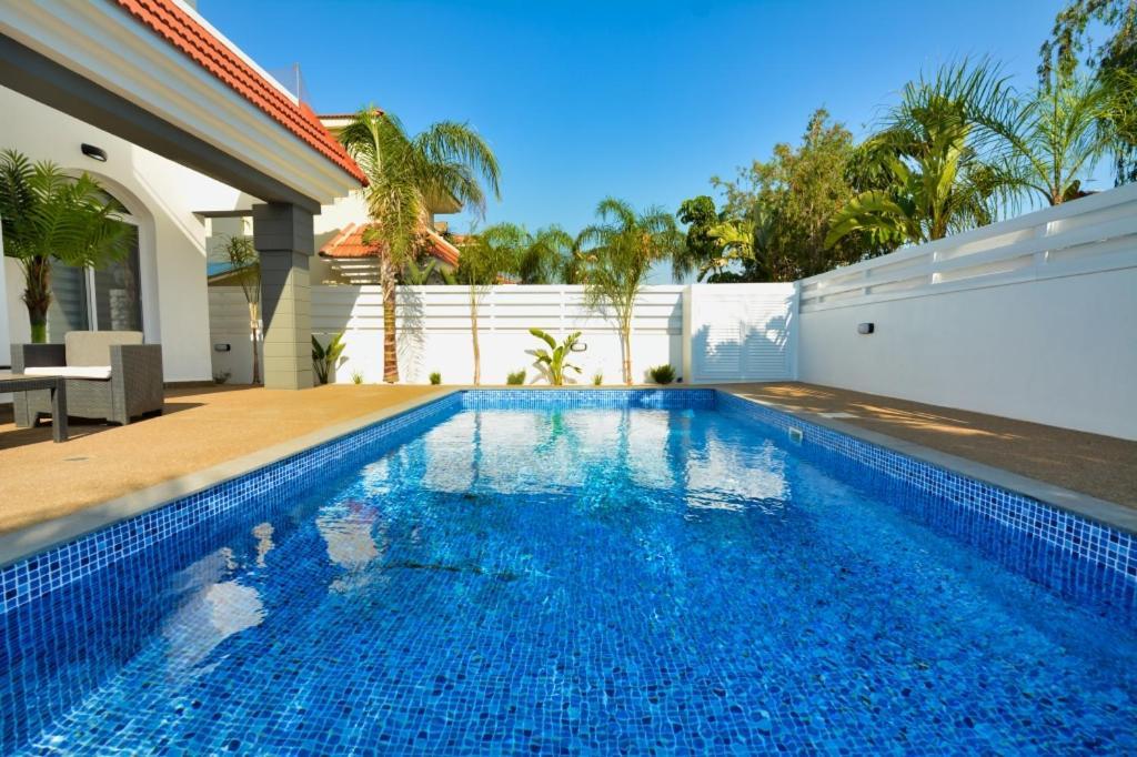 Holiday home Mario - 2min Walk From Kapparis *