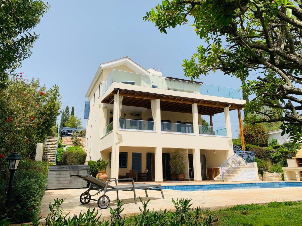 Elena Villa