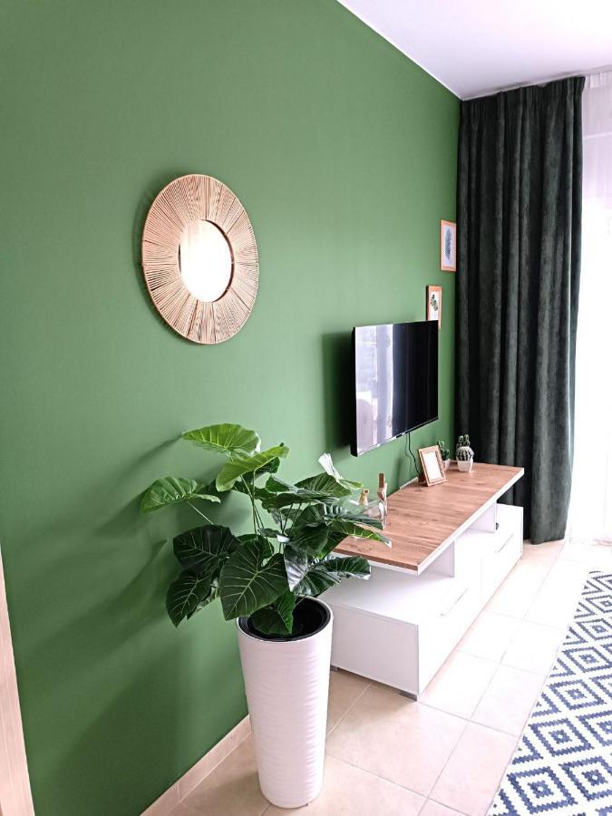 Caesar Cassius: Beachfront Smart In Northern Cyprus Apartment *