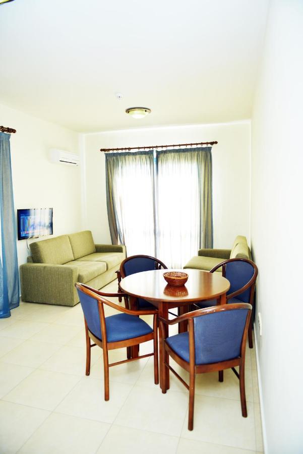Aparthotel Tasmaria Paphos