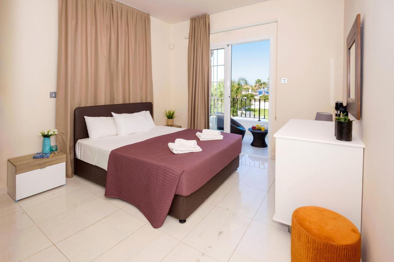 Villa Oceania - Beachfront