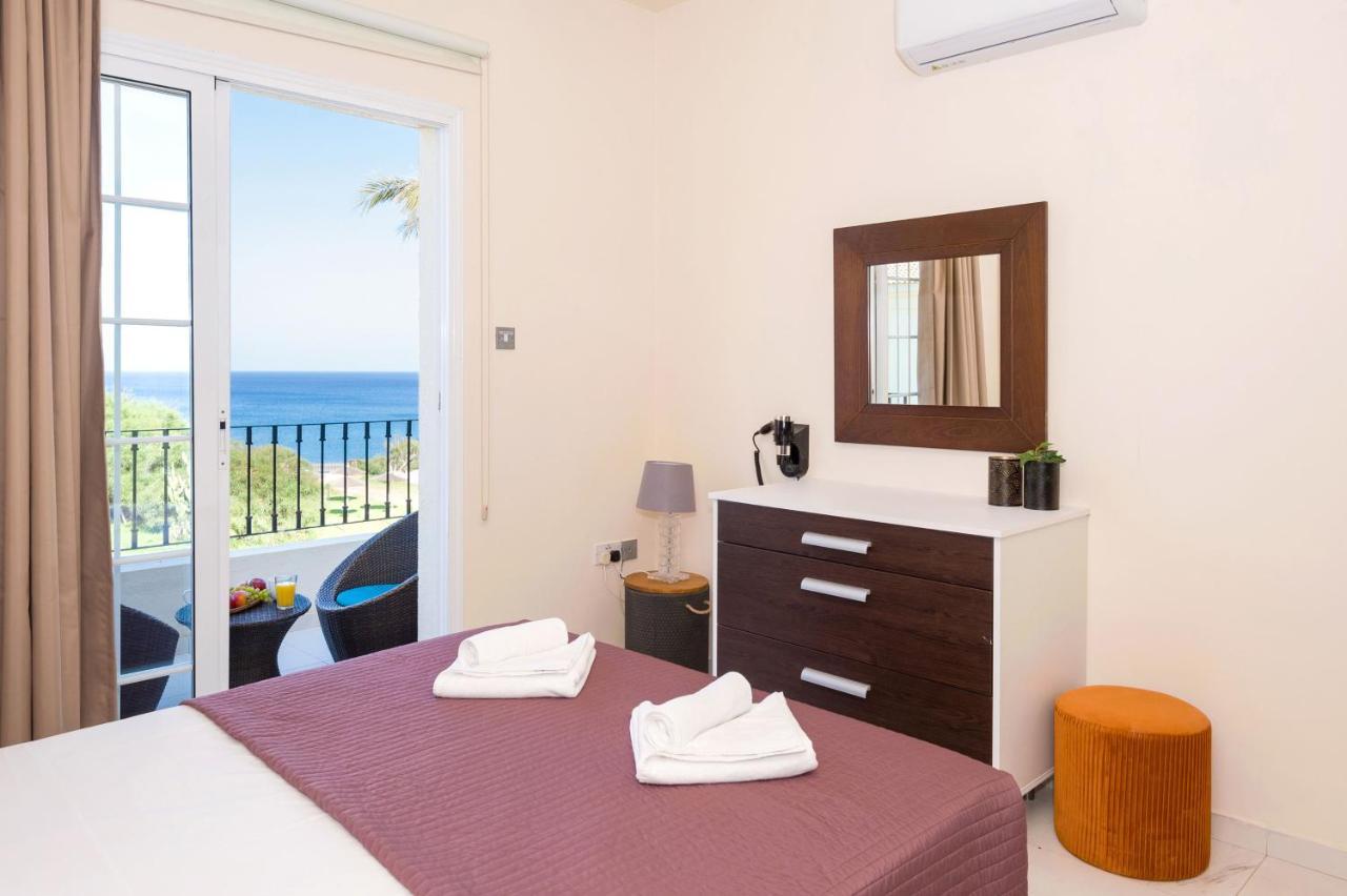 Oceania - Beachfront Villa Paralimni