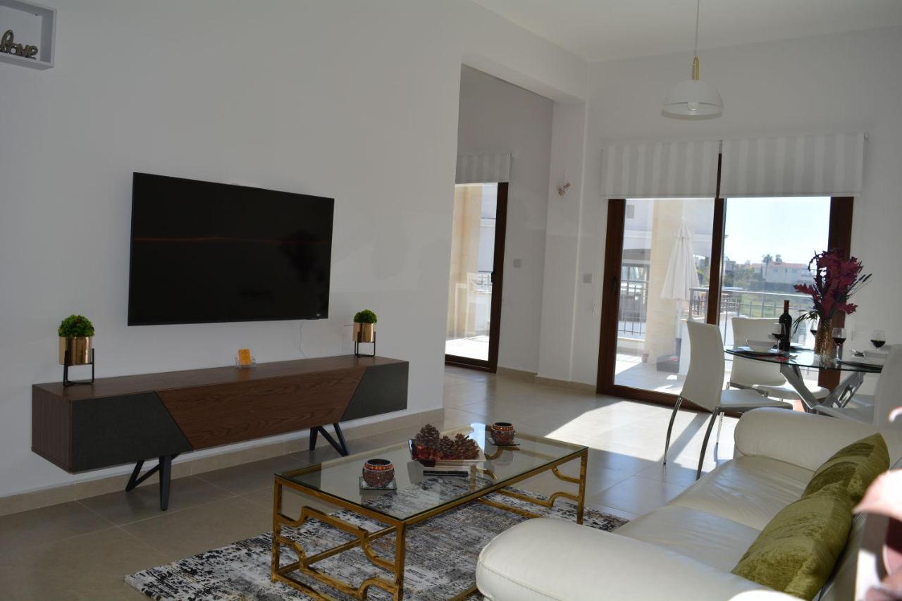 Eleona's Royal Gardens By Yiota - Luxury 2 Bed In Exclusive Complex