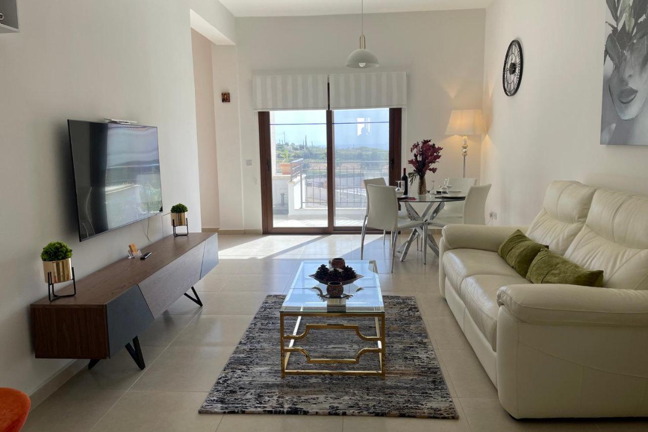 Eleona's Royal Gardens By Yiota - Luxury 2 Bed In Exclusive Complex Apartment Peyia