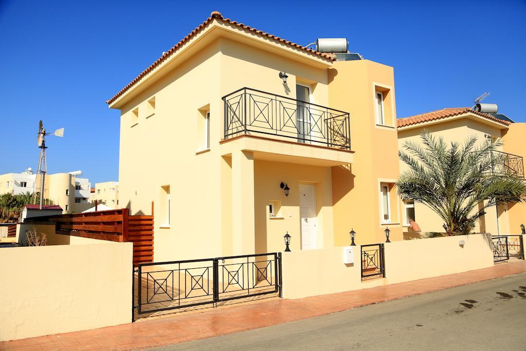 Antonia * Protaras