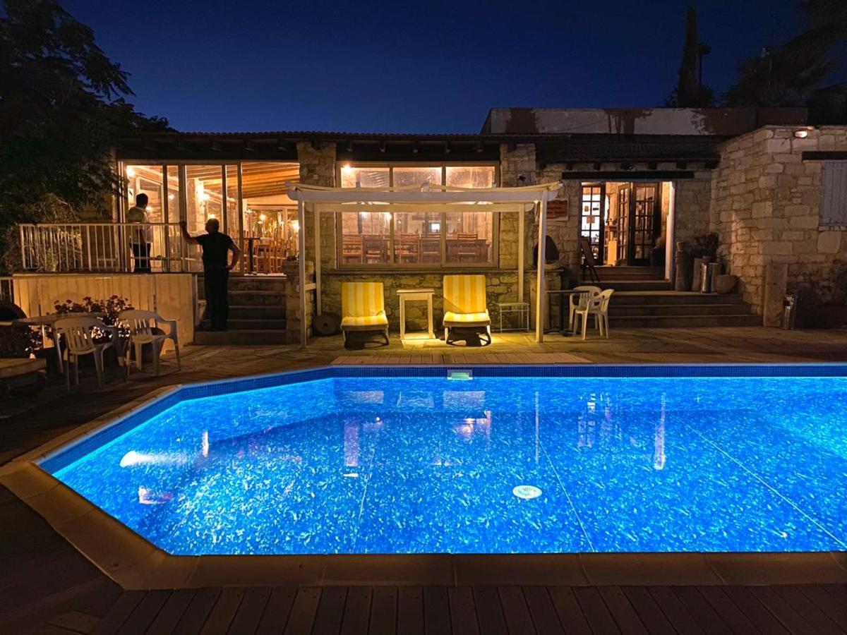 Country house Cyprus Villages & Restaurant - Location - - With Access To Pool And Stunning Views Tochni