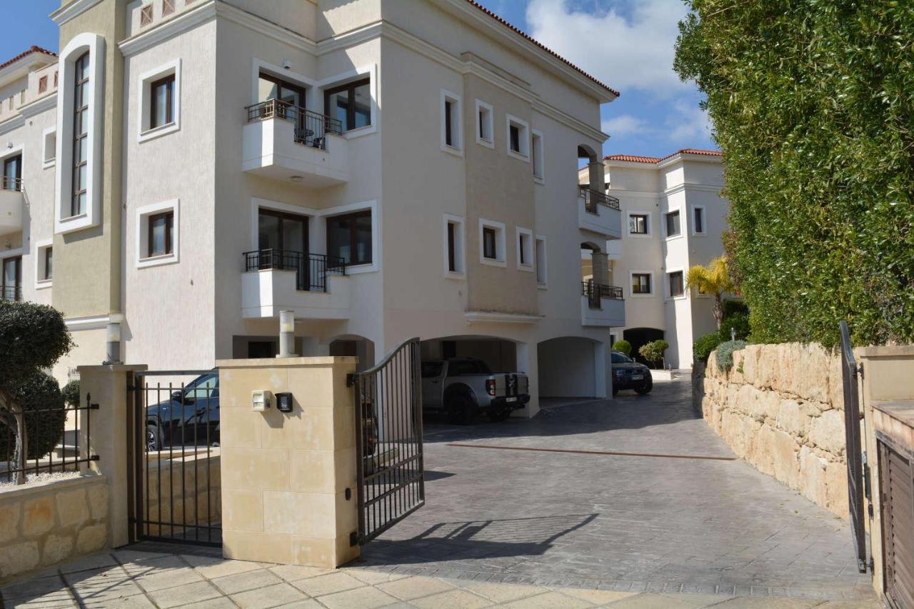 Eleona's Royal Gardens By Yiota - Luxury 2 Bed In Exclusive Complex Apartment *