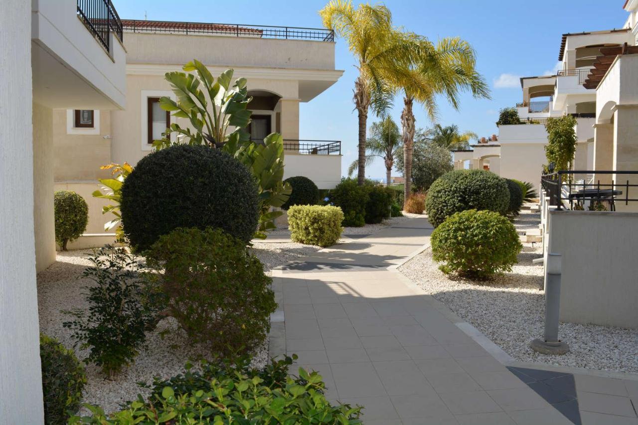 Apartment Eleona's Royal Gardens By Yiota - Luxury 2 Bed In Exclusive Complex *