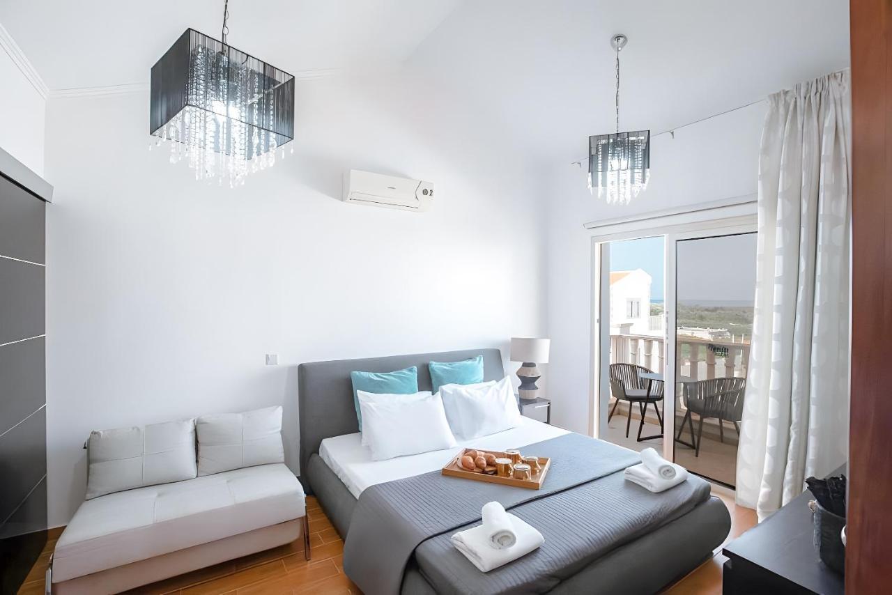 Blue Crystal Seaview Villa *