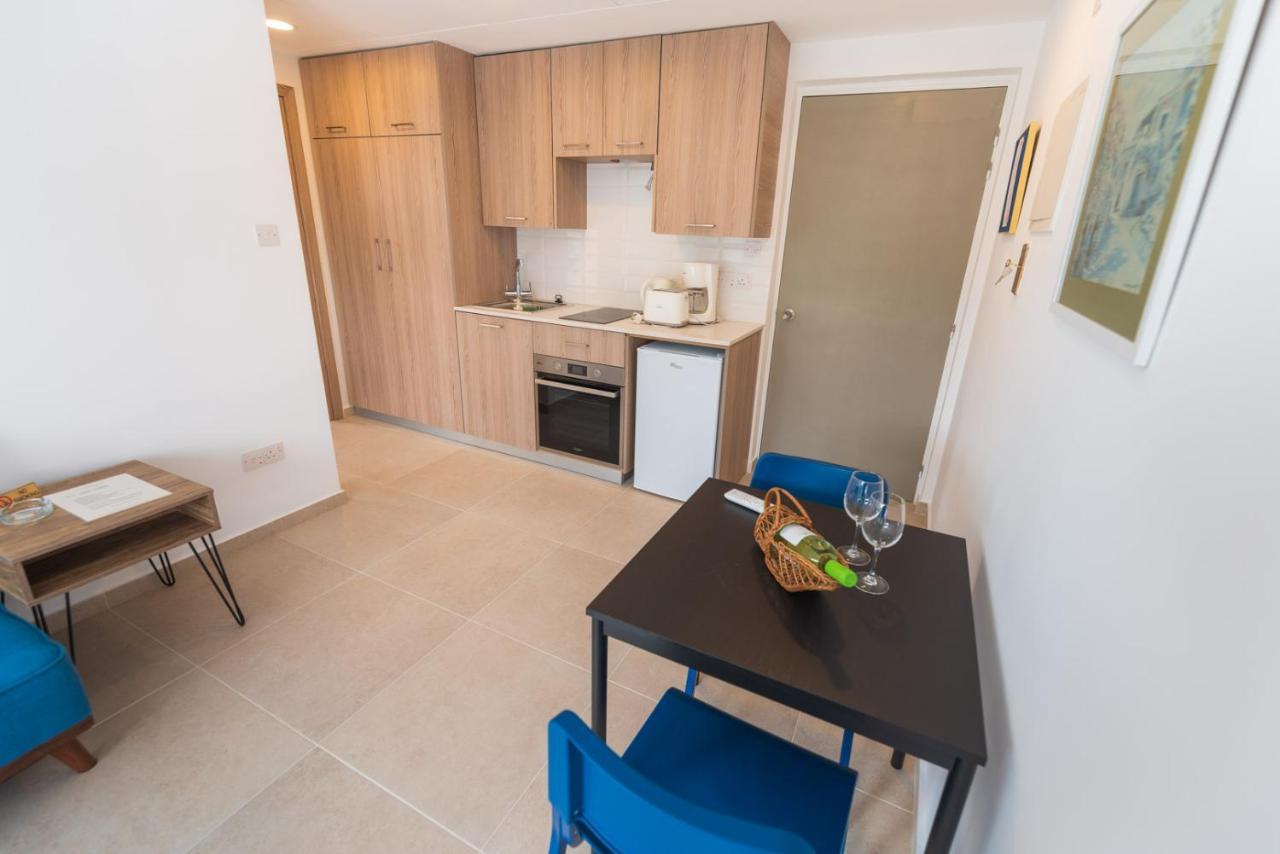 Chrielka Aparthotel 3*