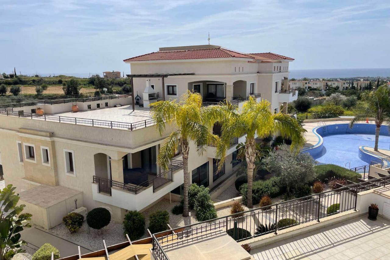 Eleona's Royal Gardens By Yiota - Luxury 2 Bed In Exclusive Complex Apartment