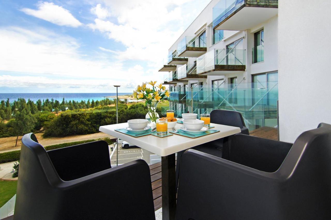 Josephine - Beachfront Apartment *