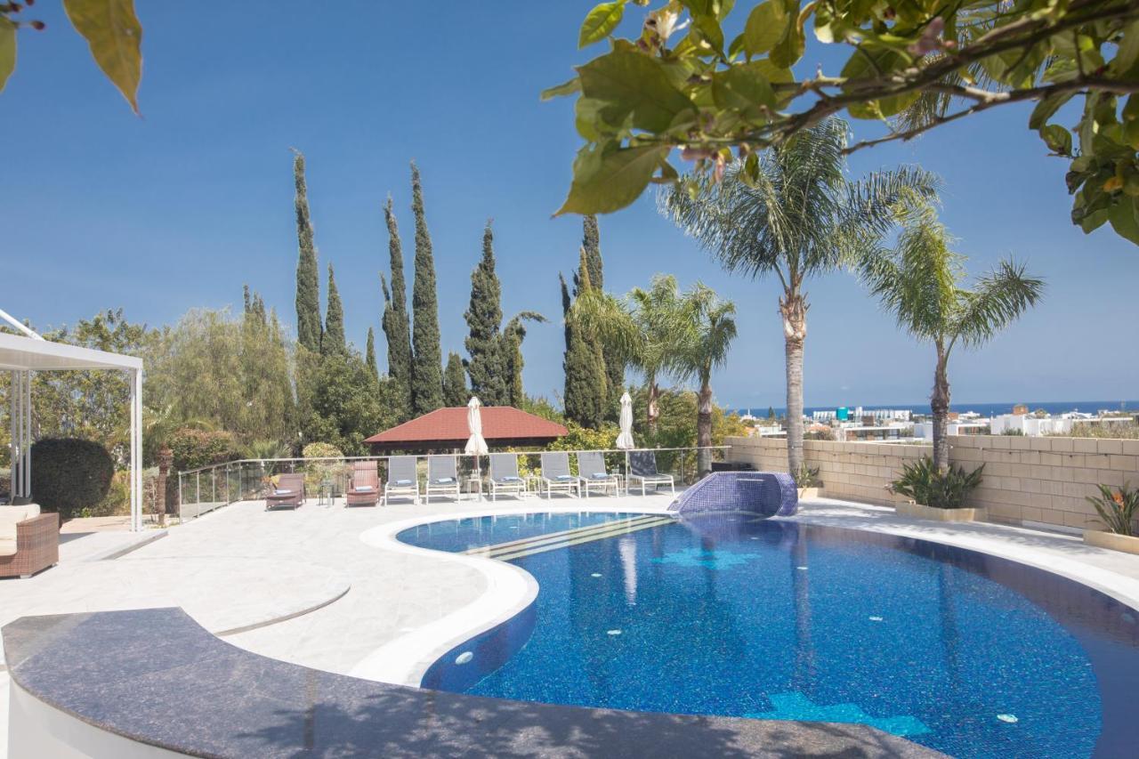 Margarita Villa *