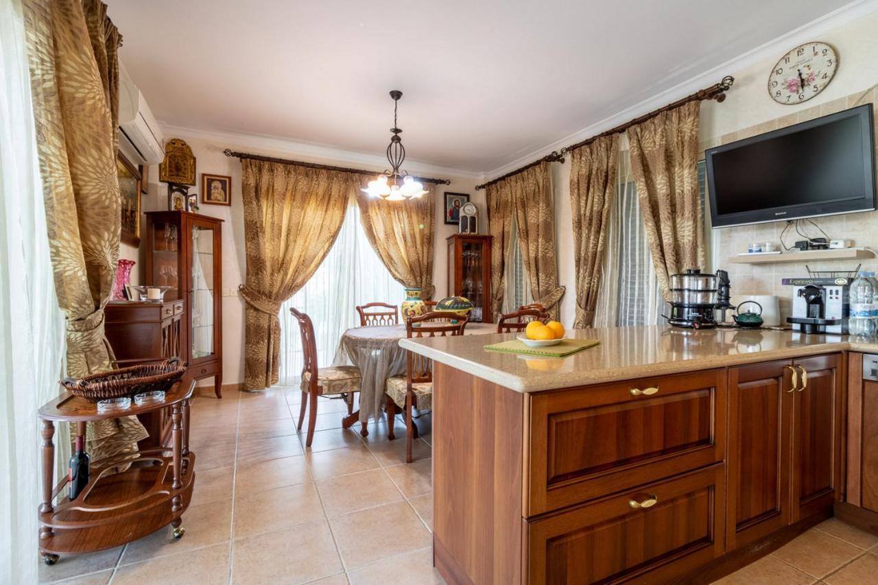 Villa Rafaella In Latchi With Private Garden *