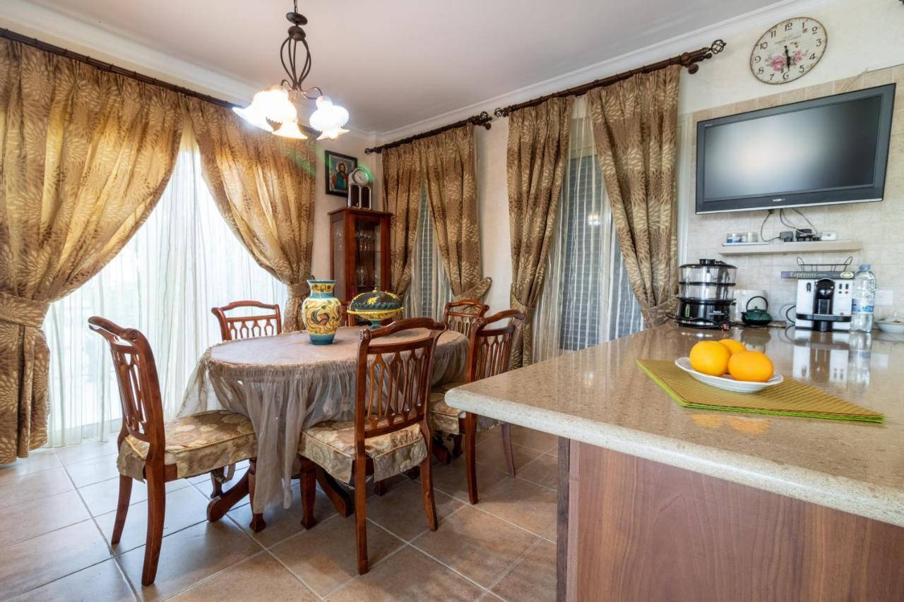 Rafaella In Latchi With Private Garden *