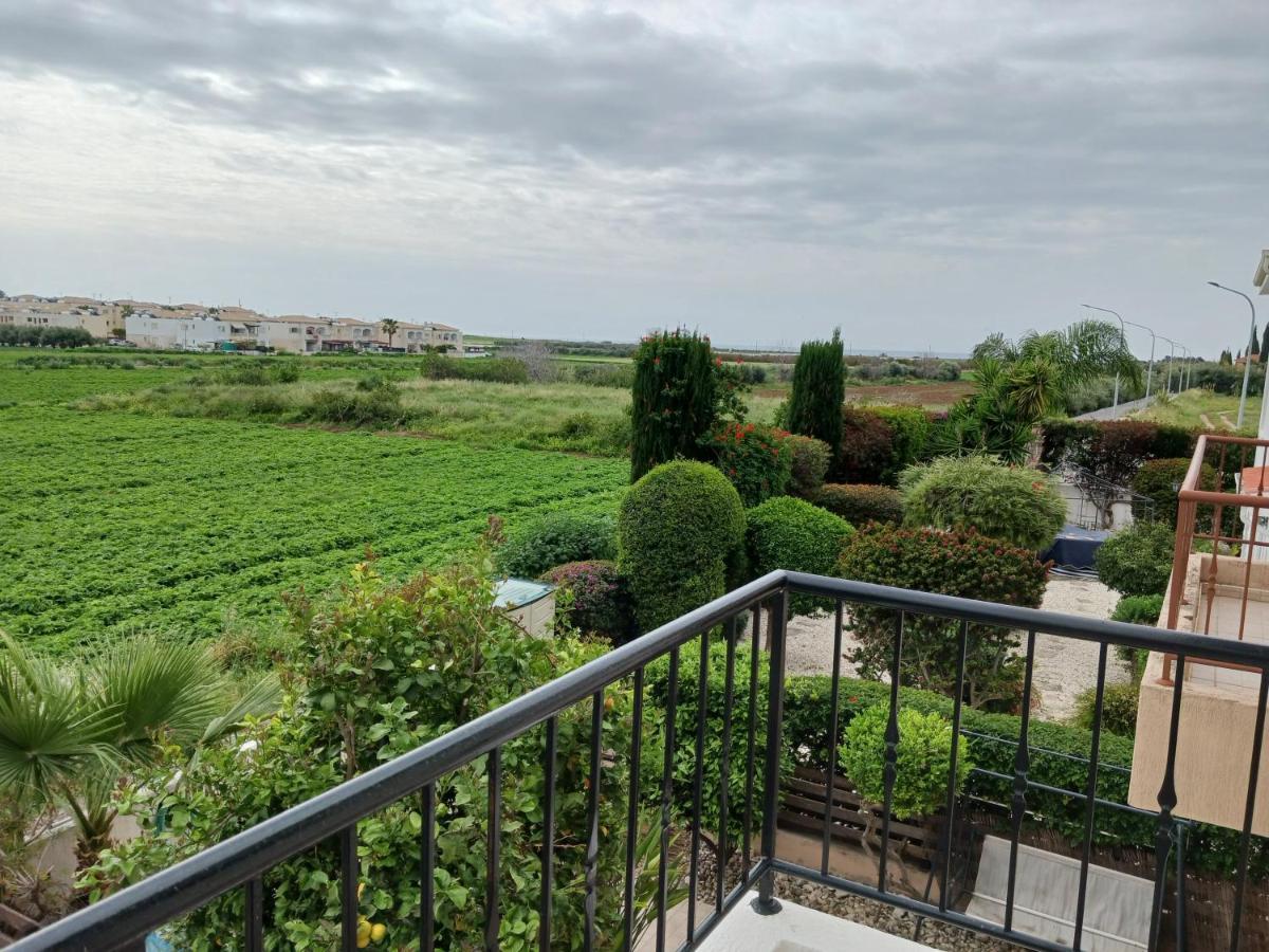 Beautiful 2-bed House In Paphos Holiday home *