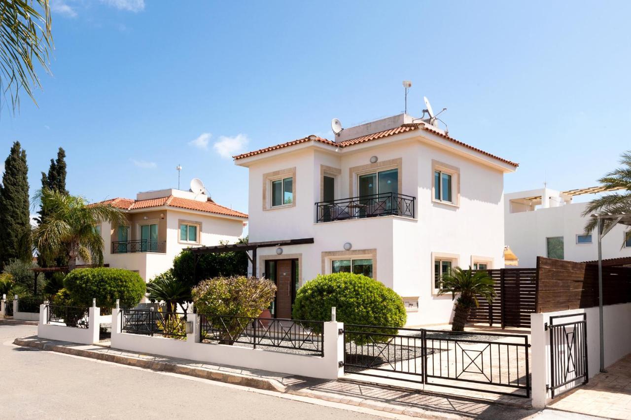 Carolina Villa *
