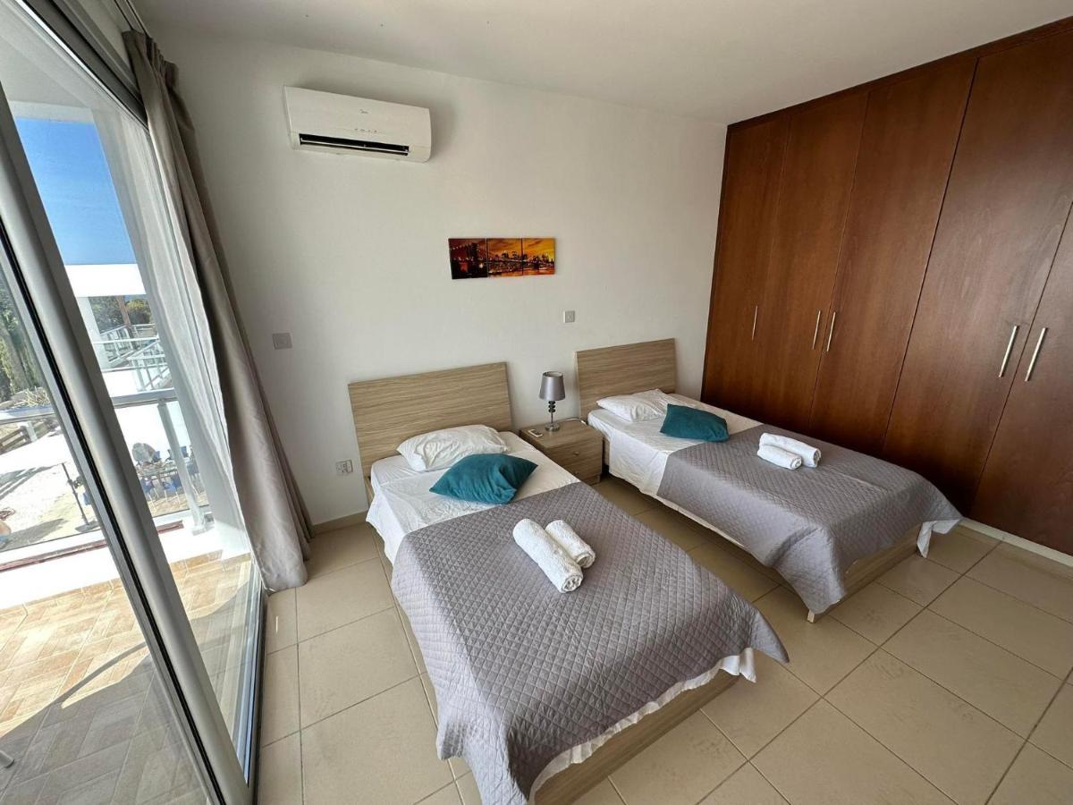 Aqua Sunrise 1km From With Sea Views Pousada