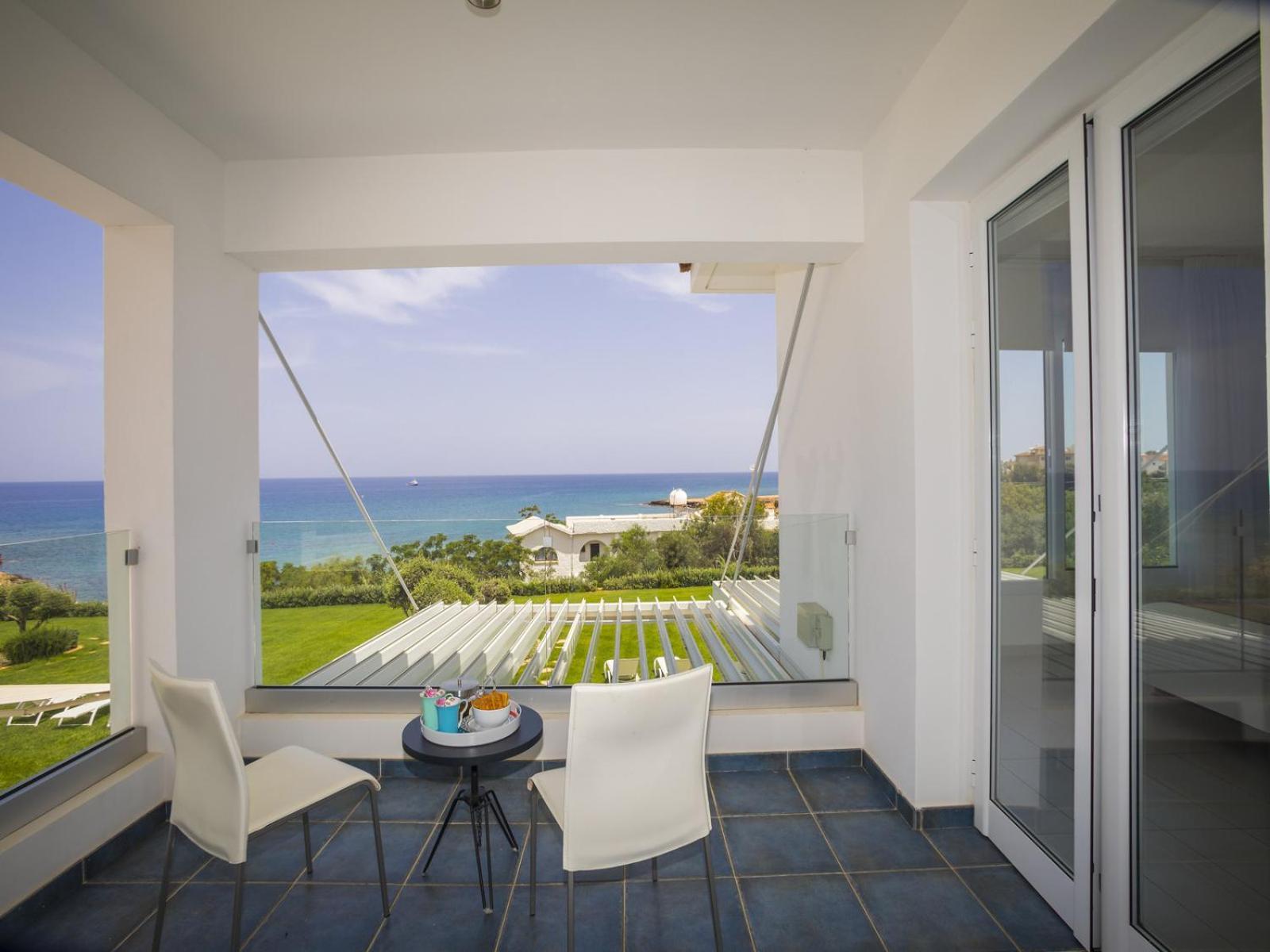 Seafront Sirina Pearl Villa *