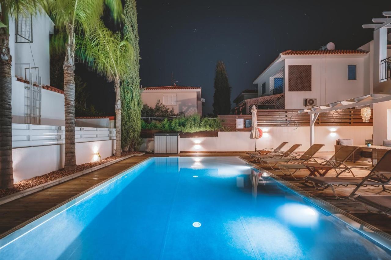 Amphitrite * Paralimni
