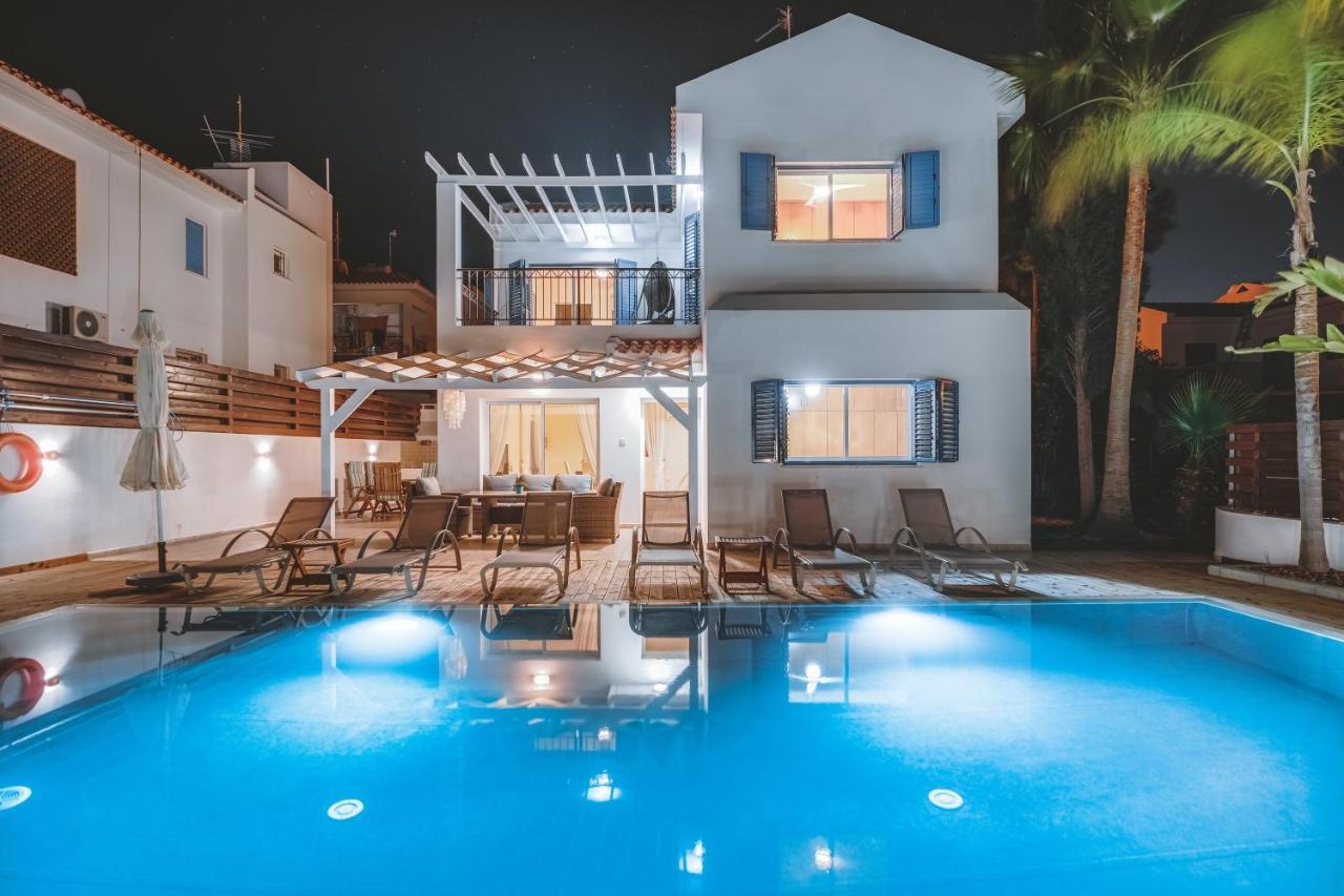 Amphitrite Paralimni