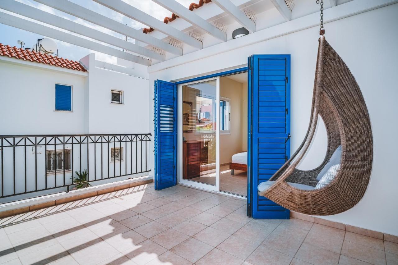 Amphitrite * Paralimni
