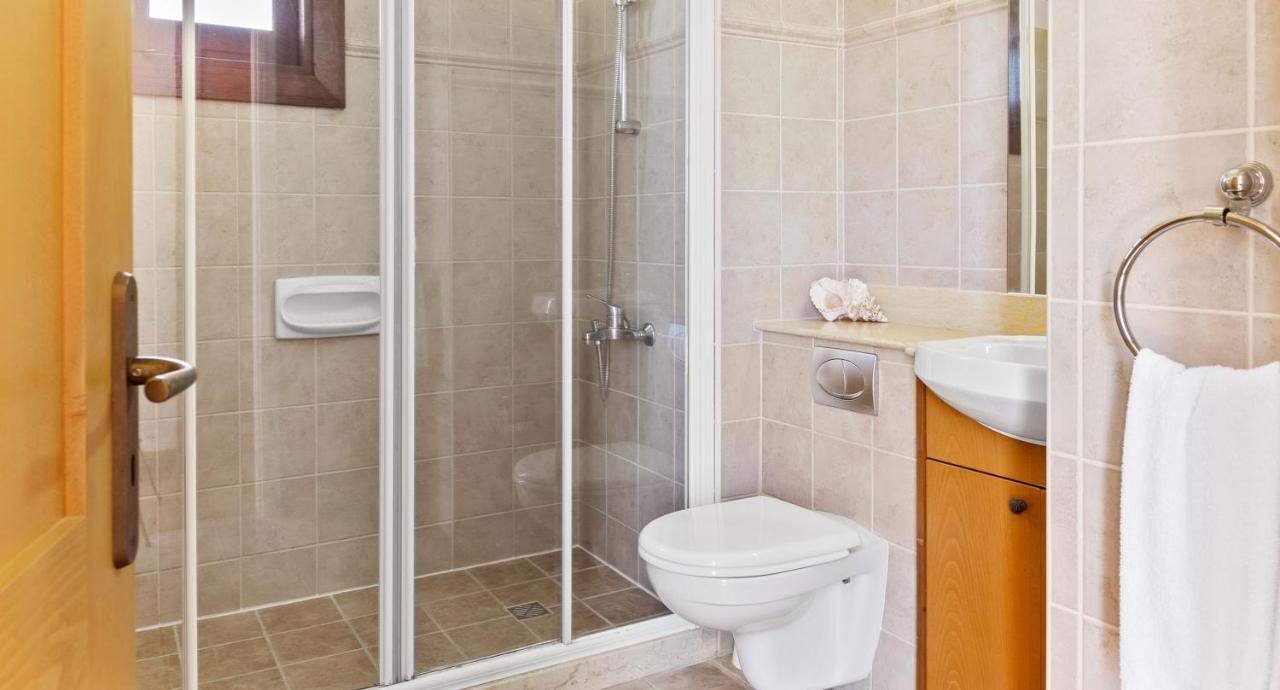 3 Bedroom Kedros With Private Pool And Hot Tub, Aphrodite Hills * Kouklia
