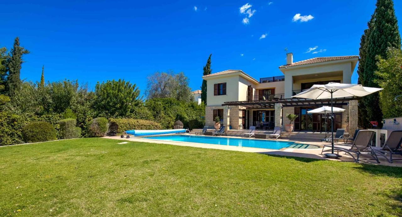 3 Bedroom Kedros With Private Pool And Hot Tub, Aphrodite Hills Pousada