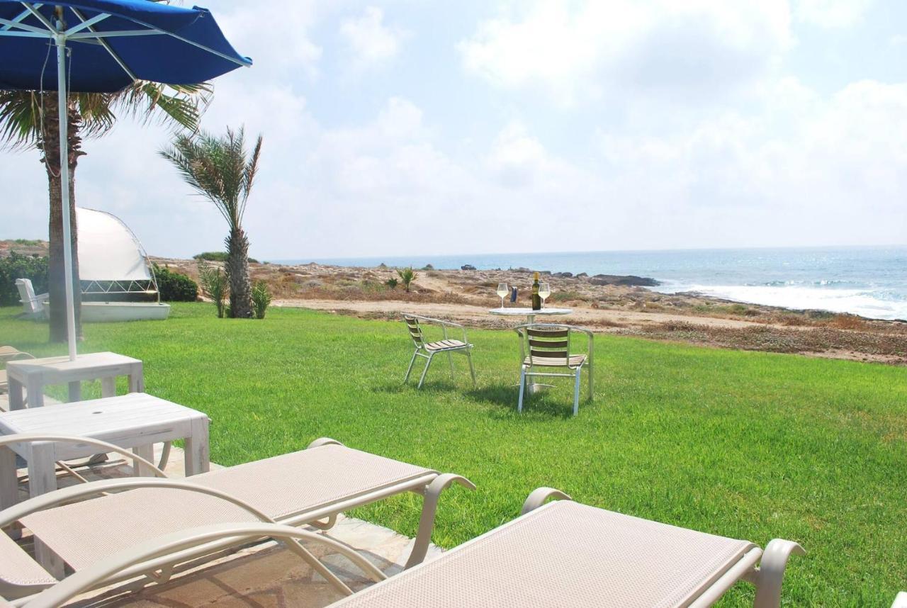 Villa Sea Front With Private Heated Pool, Quiet Area Paphos 322