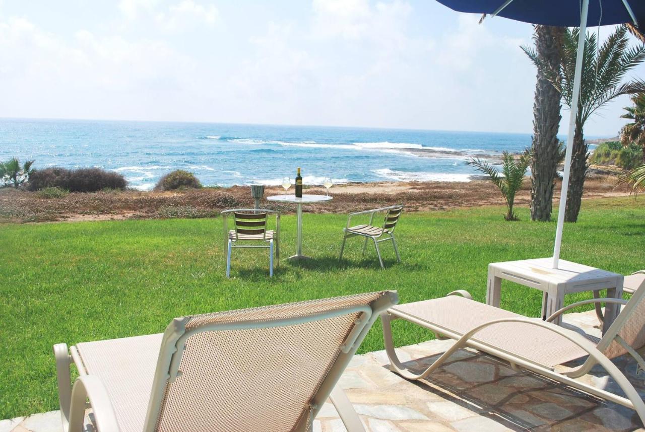 Sea Front Villa, Heated Private Pool, Amazing Location Paphos 323 Villa *