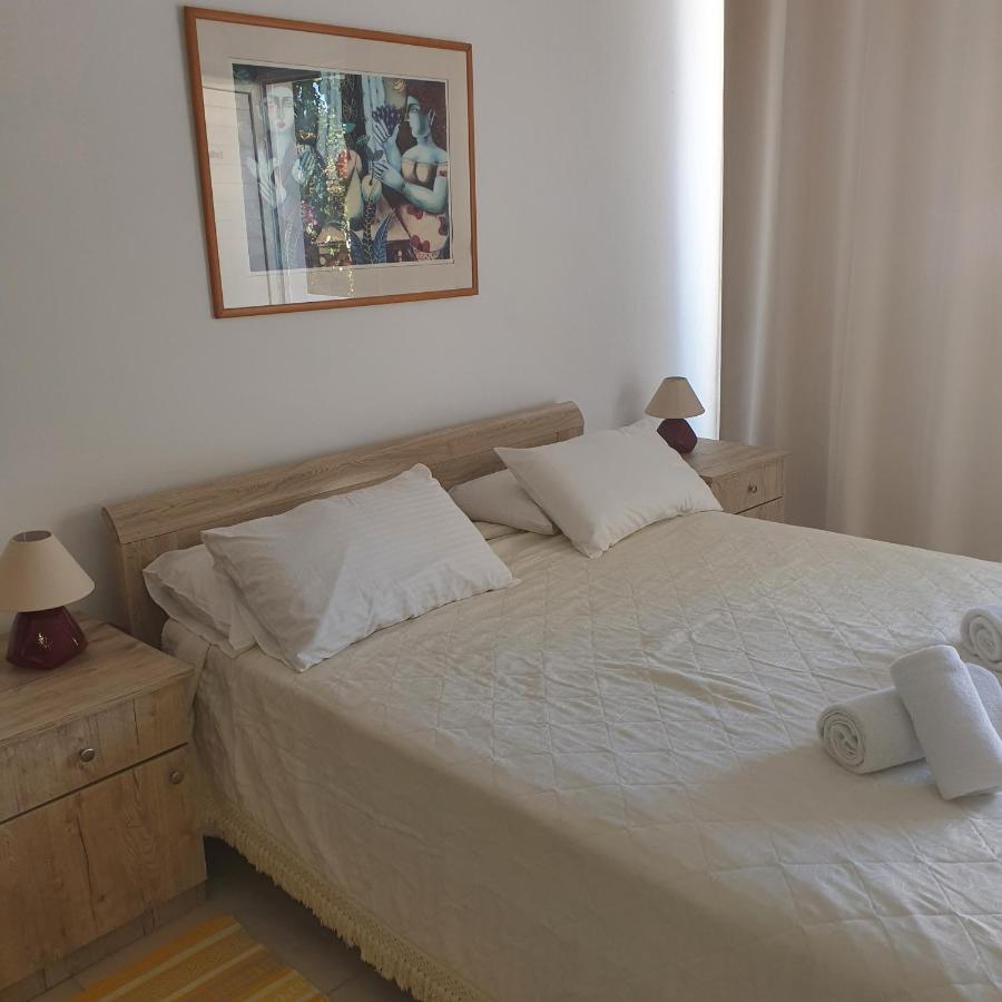 Emilia 10 Apartment *