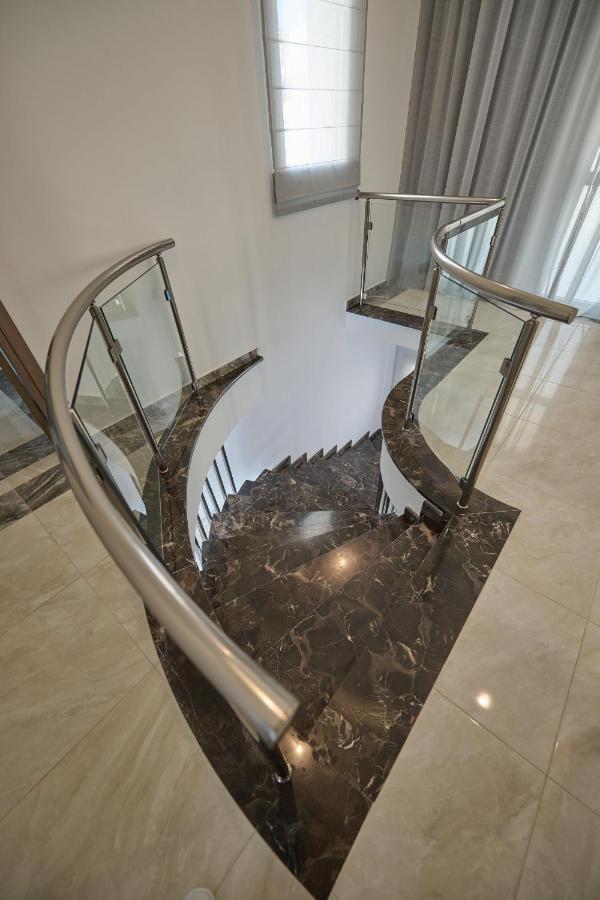 Olymp Luxury C - Seafront Elegance With Infinity Pool And Exclusive Lifestyle Villa Kissonerga