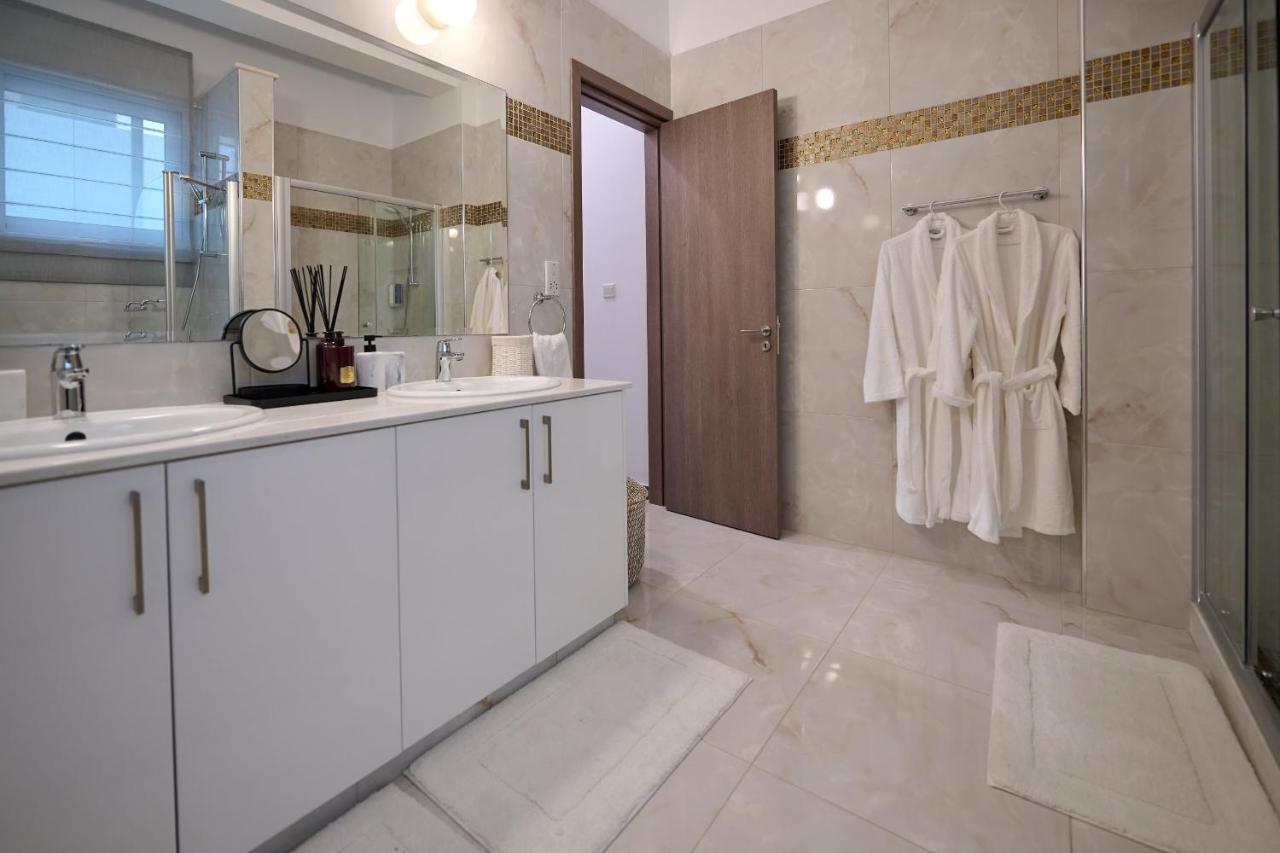Olymp Luxury C - Seafront Elegance With Infinity Pool And Exclusive Lifestyle Villa