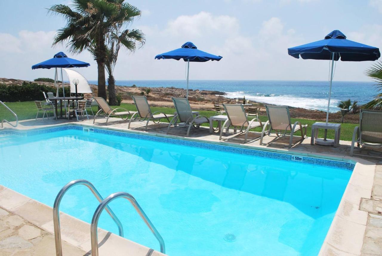 Villa Sea Front With Private Heated Pool, Quiet Area Paphos 322