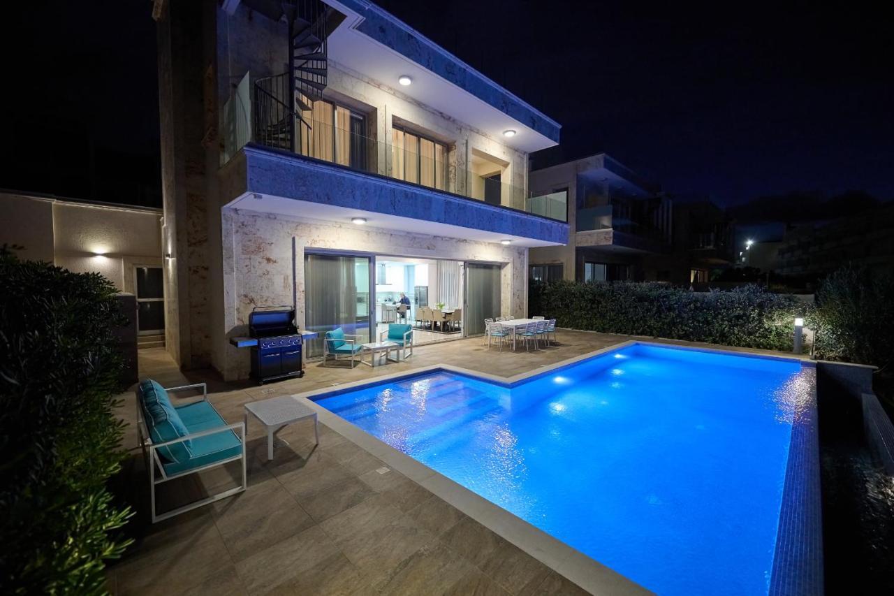 Olymp Luxury C - Seafront Elegance With Infinity Pool And Exclusive Lifestyle Villa