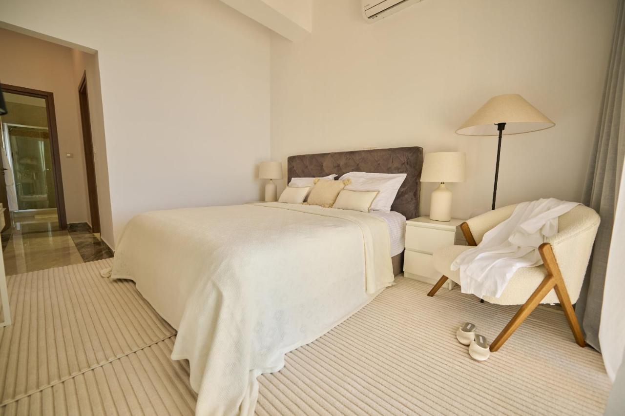 Olymp Luxury C - Seafront Elegance With Infinity Pool And Exclusive Lifestyle Kissonerga